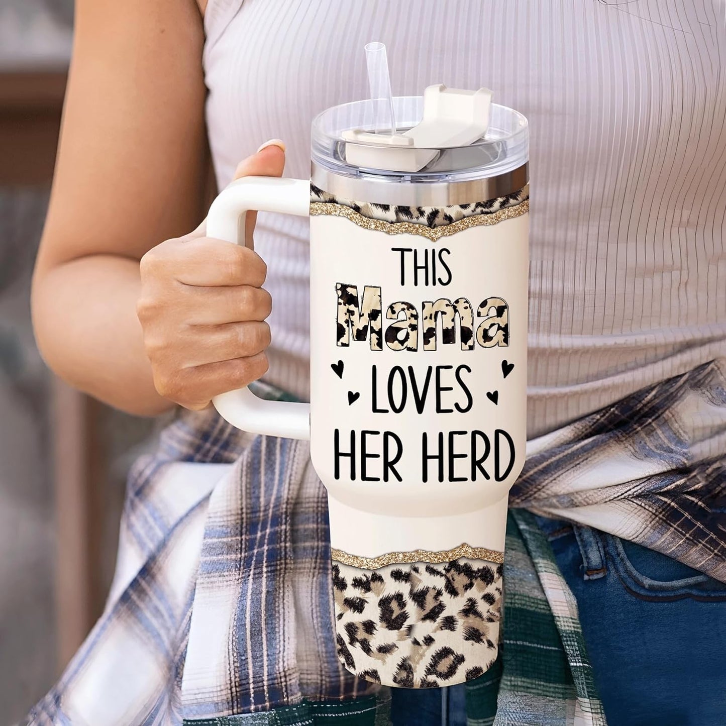 Highland Cow Mama Tumbler 40oz – Personalized Stainless Steel Travel Cup with Handle & Straw, Insulated & Leak-Proof – Creative Farm Animal Gift for Mom
